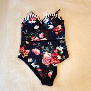 Women's Cupshe one piece suit.